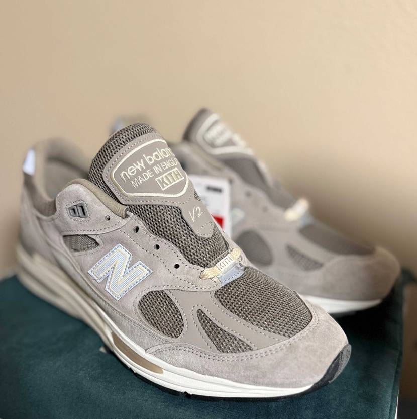Kith x New Balance 991v2 “Moonrock”
国内一