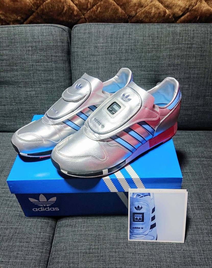 念願のやつキターーー(*>∀<*)
…ほぼロボットやん 笑
スニーカーは履いてな