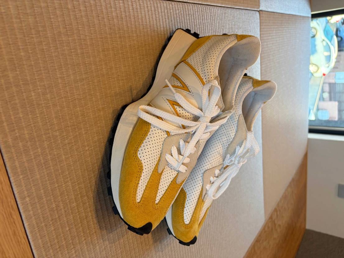 ほとんど履いていない極美品
付属品なしなので激安で出品中