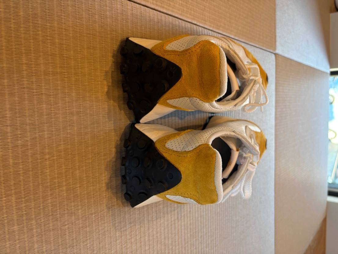 ほとんど履いていない極美品
付属品なしなので激安で出品中