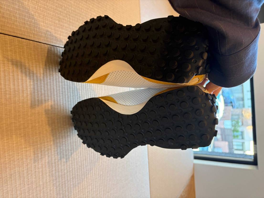 ほとんど履いていない極美品
付属品なしなので激安で出品中