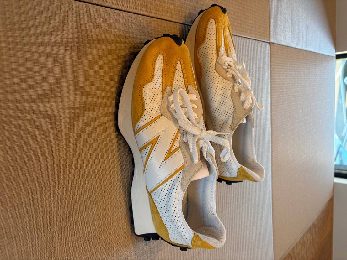 ほとんど履いていない極美品
付属品なしなので激安で出品中