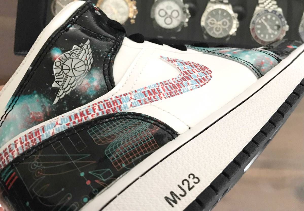 アメリカから直接購入したAJ1テイクフライト。
この角度から見るとカッコいい！