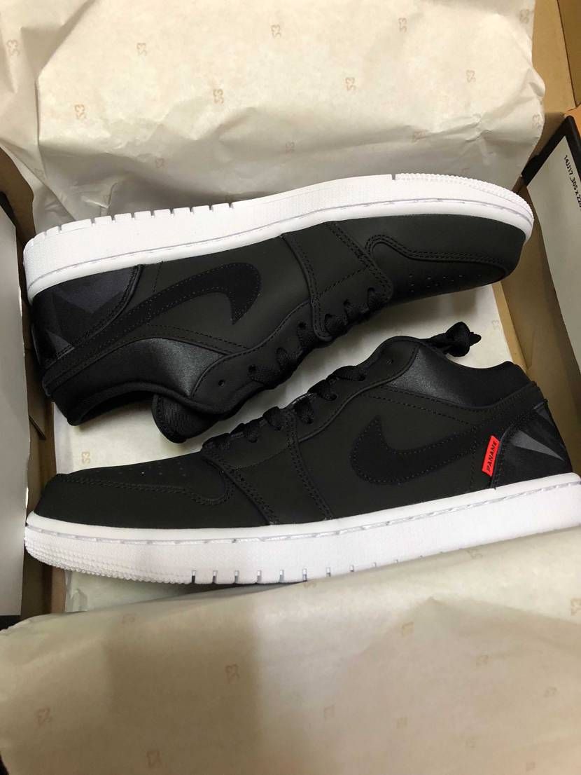 今日届きました！本当はSupremeの靴が欲しかったんですけどPSGもかっこよく