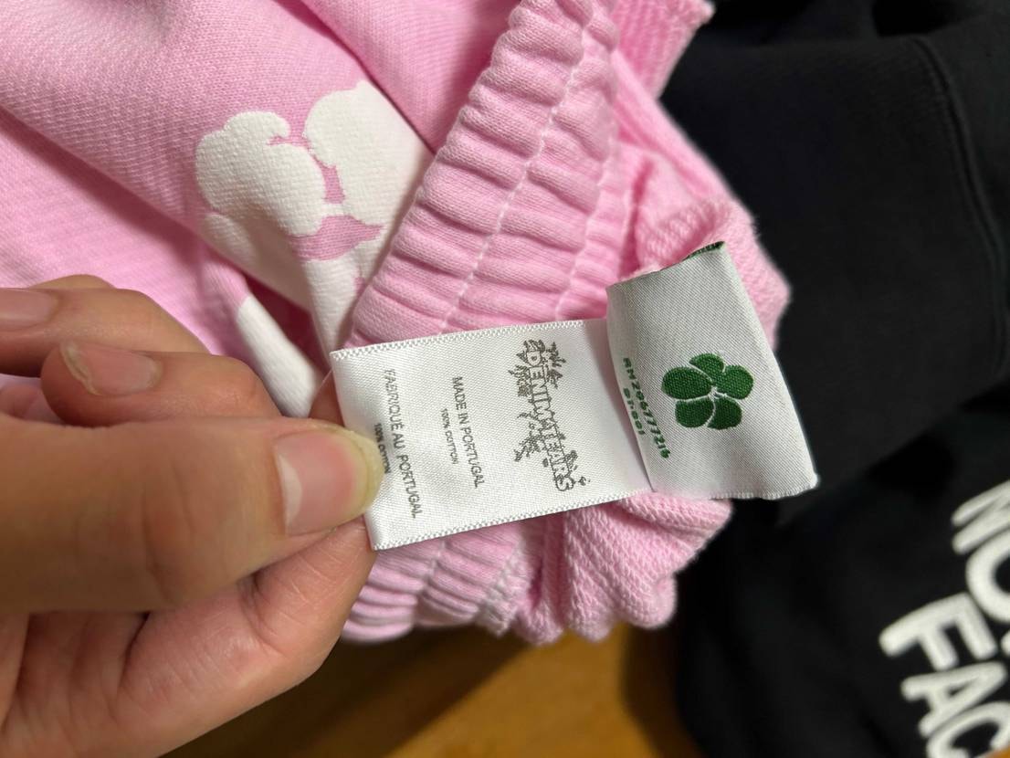 ファーフッチていうサイトで買ったんですけど本物ですか？