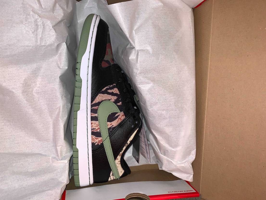 NIKE大阪にて購入　白も有り迷って此方を購入

まだ在庫有るそうです。