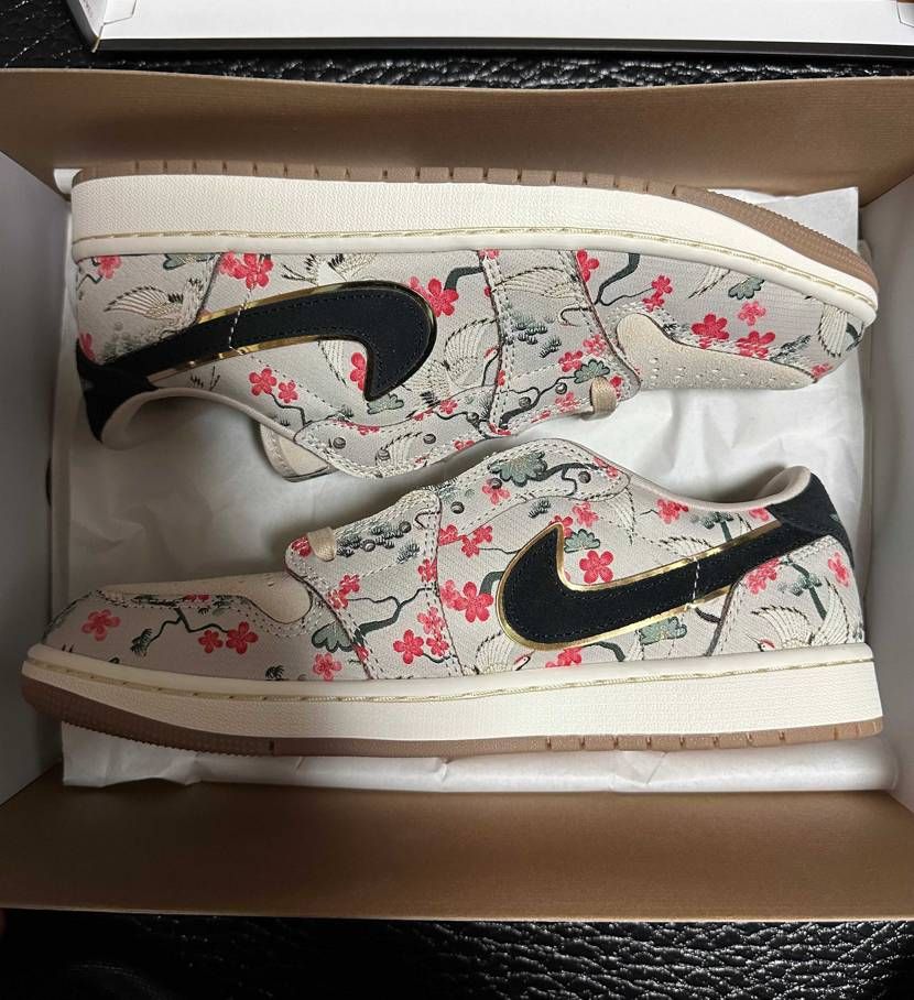 今更ですがatmosで今年初当選の1足を👟
自分のは全体的に桜多めの個体でし