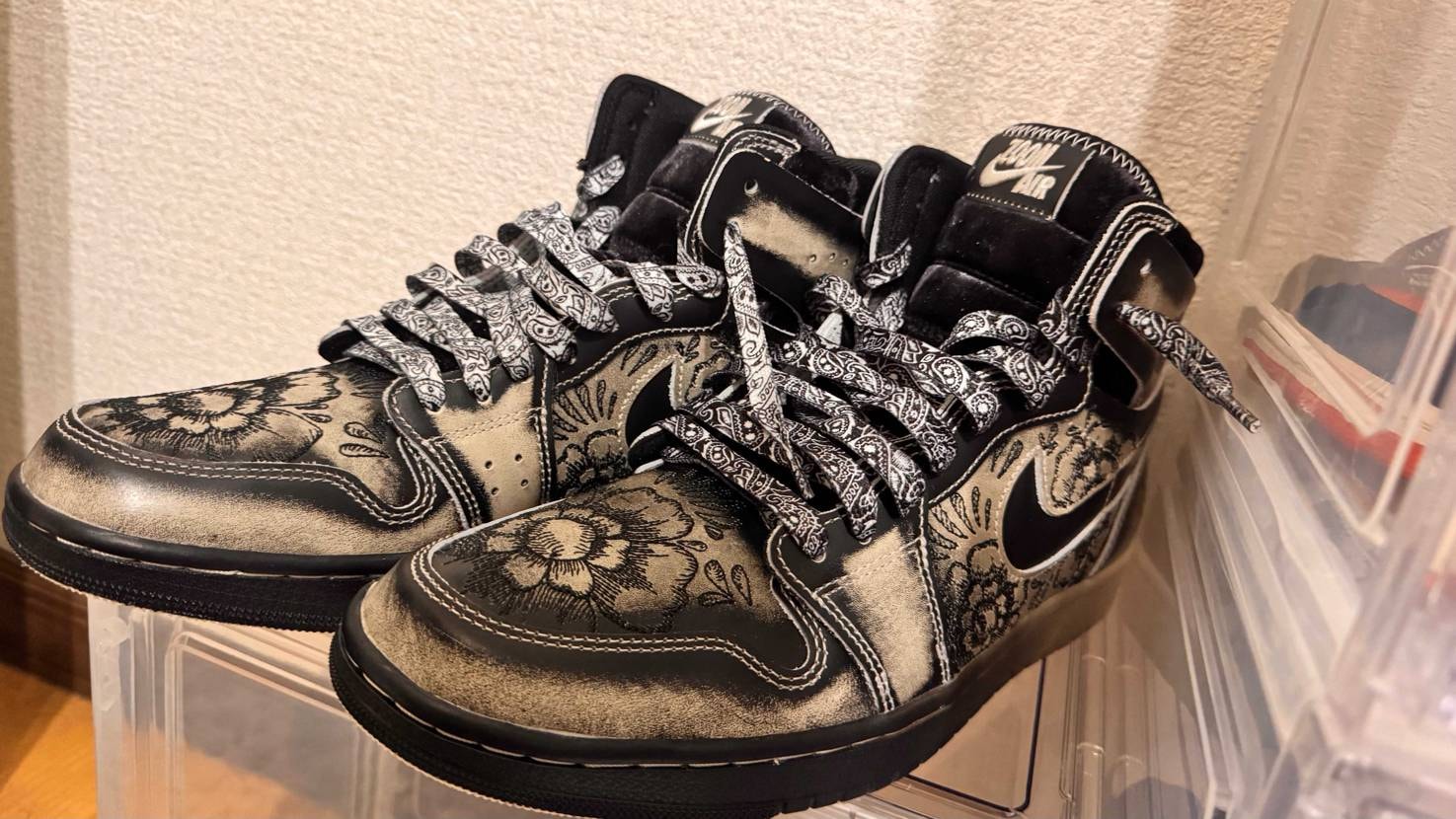 セカストで実物に一目惚れしてスニダンで即購入してシューレース変えた、カッコよすぎ