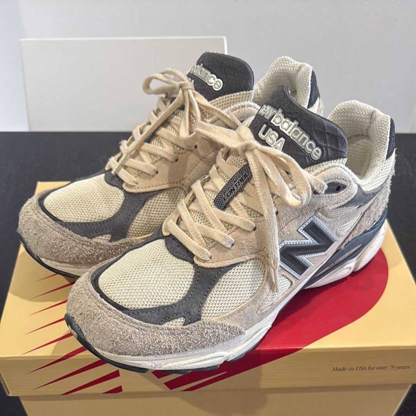 発売時に、ユナイテッドアロウズで購入しました。
多少の汚れがありますが安く出品