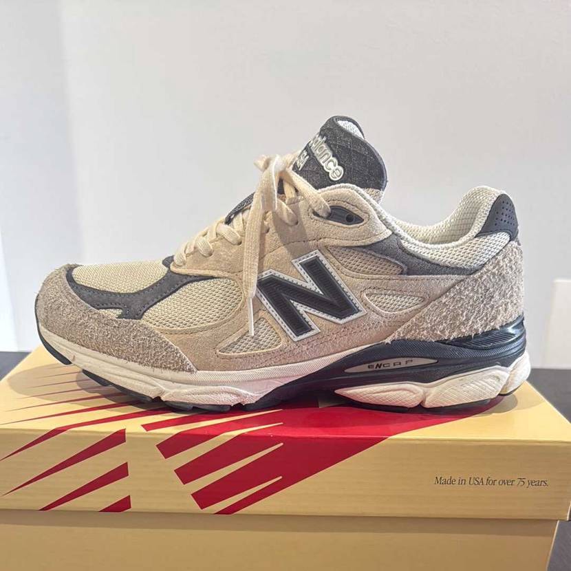 発売時に、ユナイテッドアロウズで購入しました。
多少の汚れ