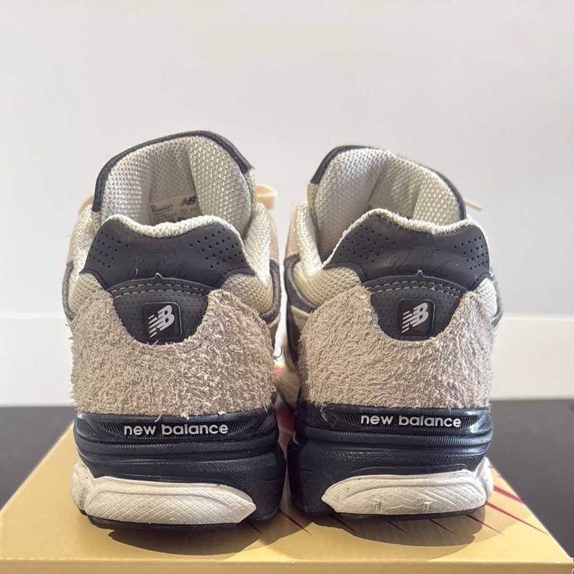 発売時に、ユナイテッドアロウズで購入しました。
多少の汚れ