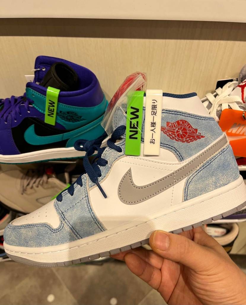 実物見てきましたが良かったので買っちゃいました！
青の部分はハイパーロイヤルと