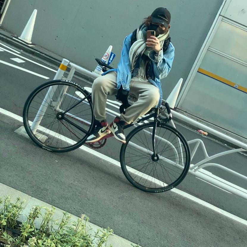 今日の足元は94CHICAGO改 爪黒
原宿向かうニダ
5分以内で着くニダ