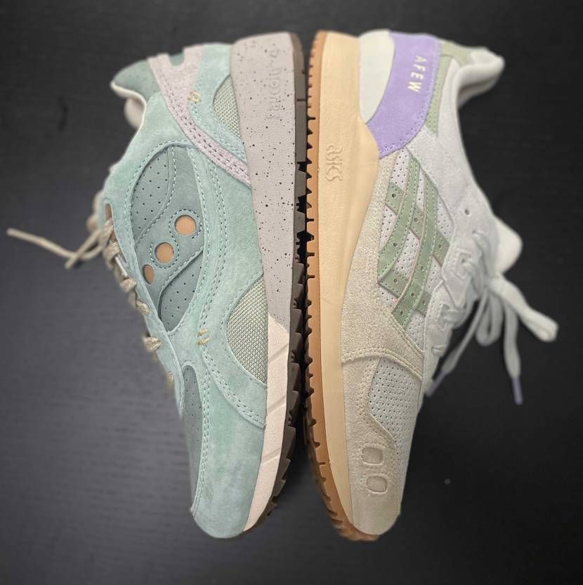 シューレースがまず素晴らしい。
インソールを刷新？(左が金