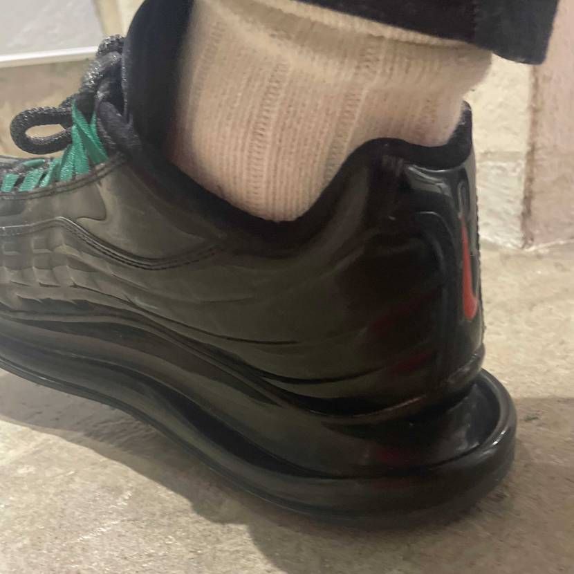 ヘロンプレストンのエアーが片方抜けました❗️
抜けた方が歩きやすいってどう言う