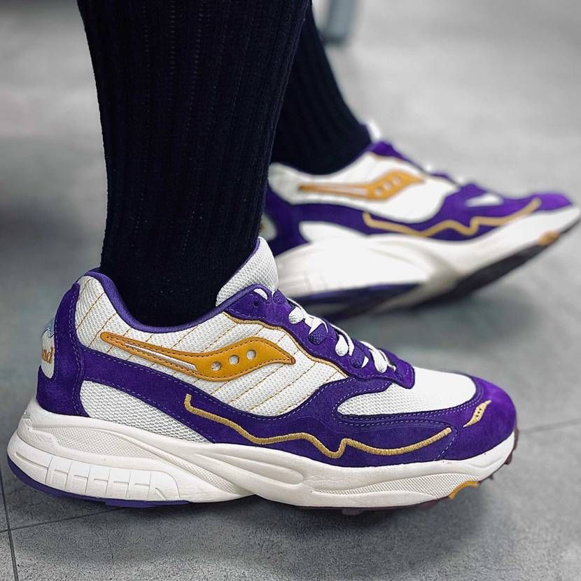今日はCLAIMA

久々にsaucony履くと独特な履き心地で良いんだよな