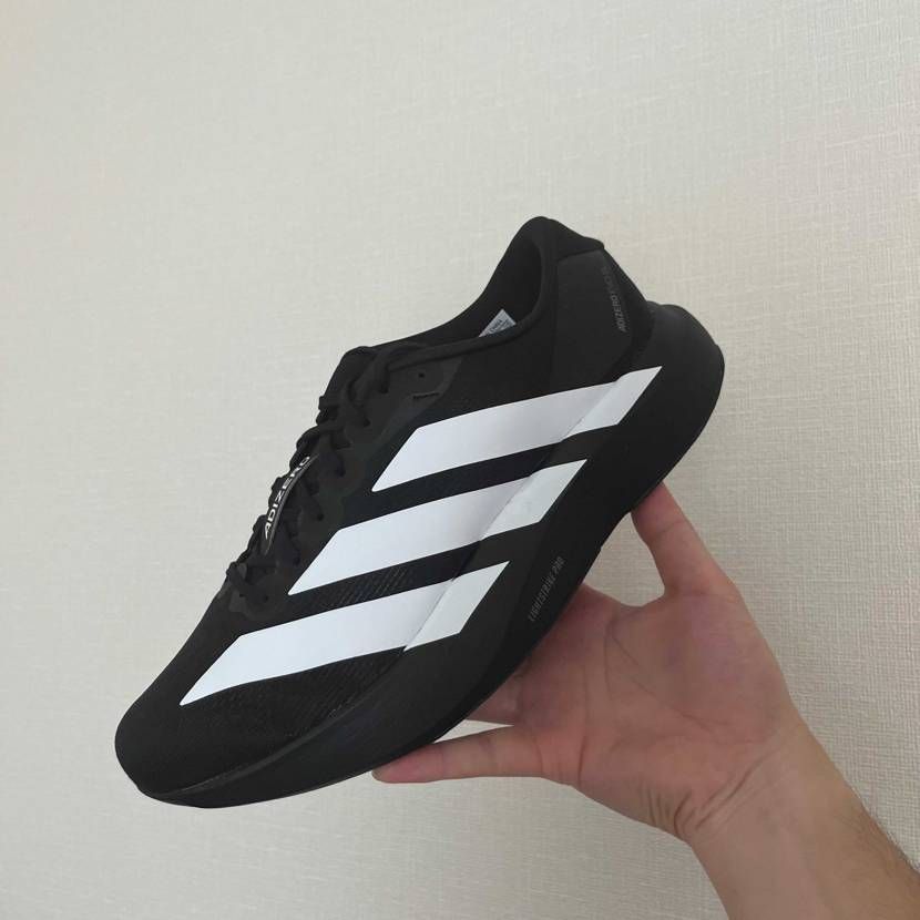 ○27.5㌢○244㌘
カーボン入りランニングシューズでありながらライフスタイ