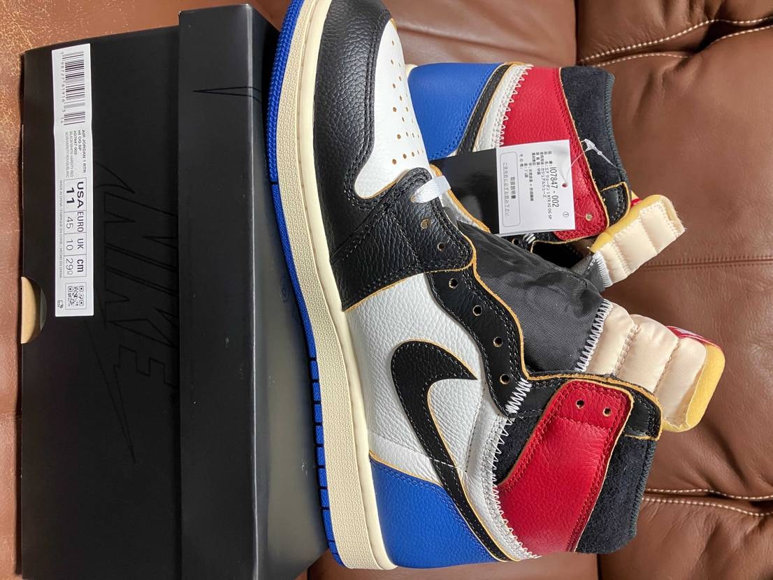 スニーカーズで当選したものです。
29.0センチ。
付属