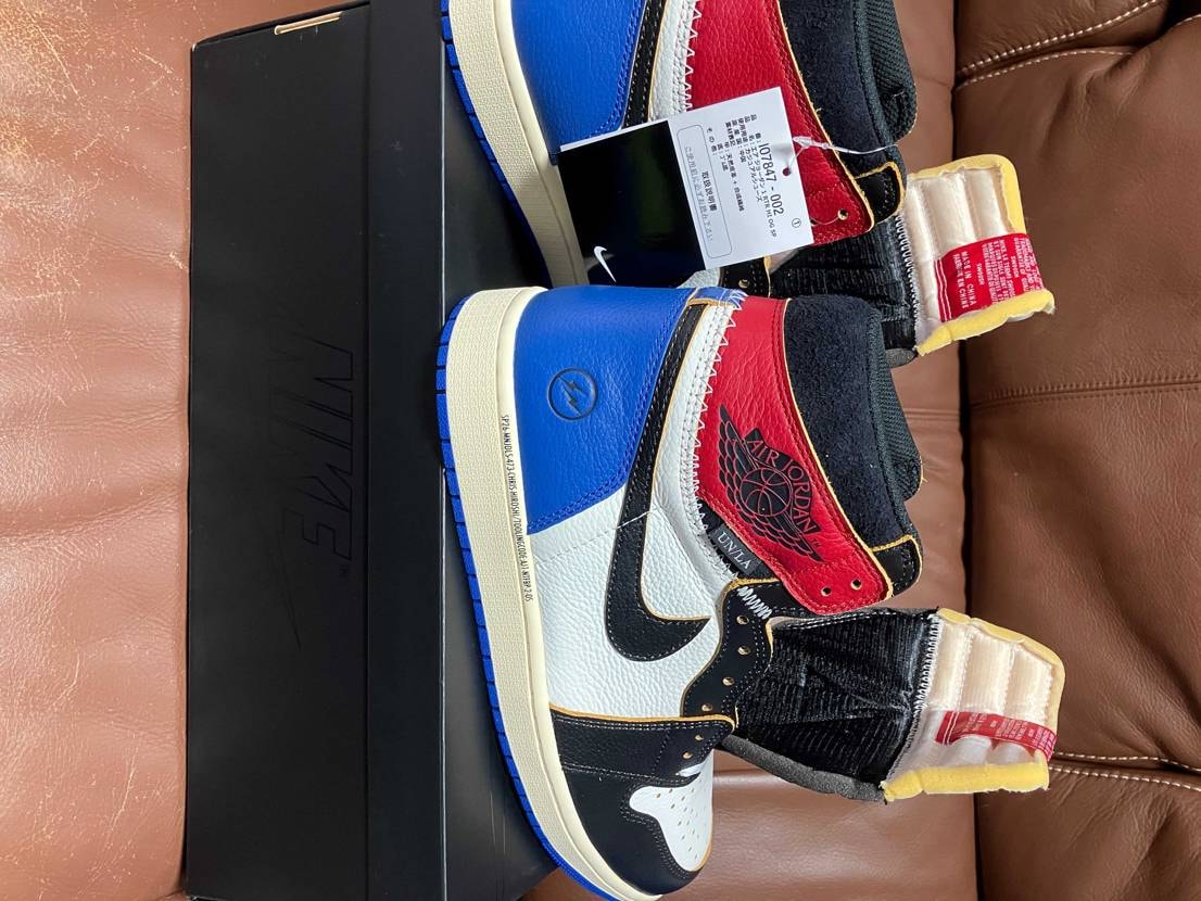 スニーカーズで当選したものです。
29.0センチ。
付属