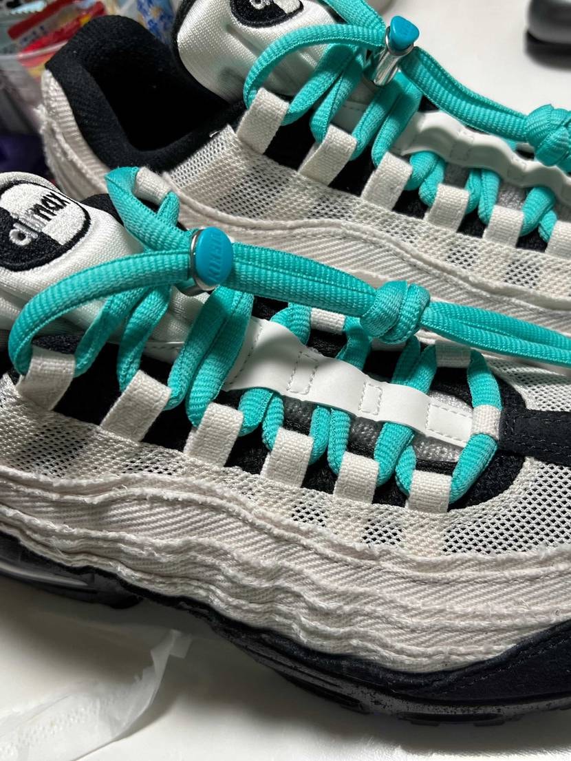 初投稿させていただきます。
シューレースをティファニーブルーであわせてみました