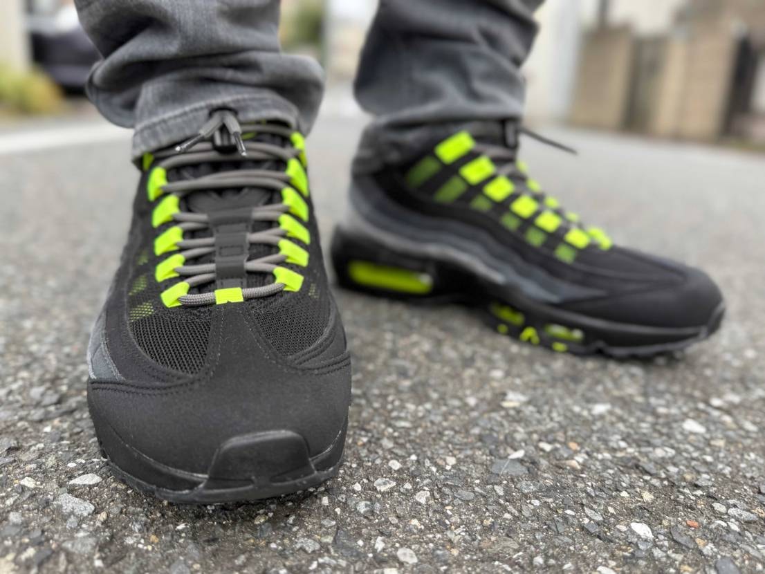 昨日の事ですが…
95ハラジュクを外したので近しいカラーのブラックネオンを履き