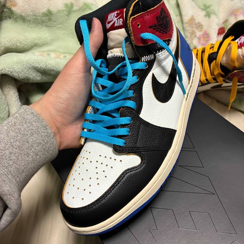 スニダンで購入したユニオンフラグメント。
水色の紐どーなん