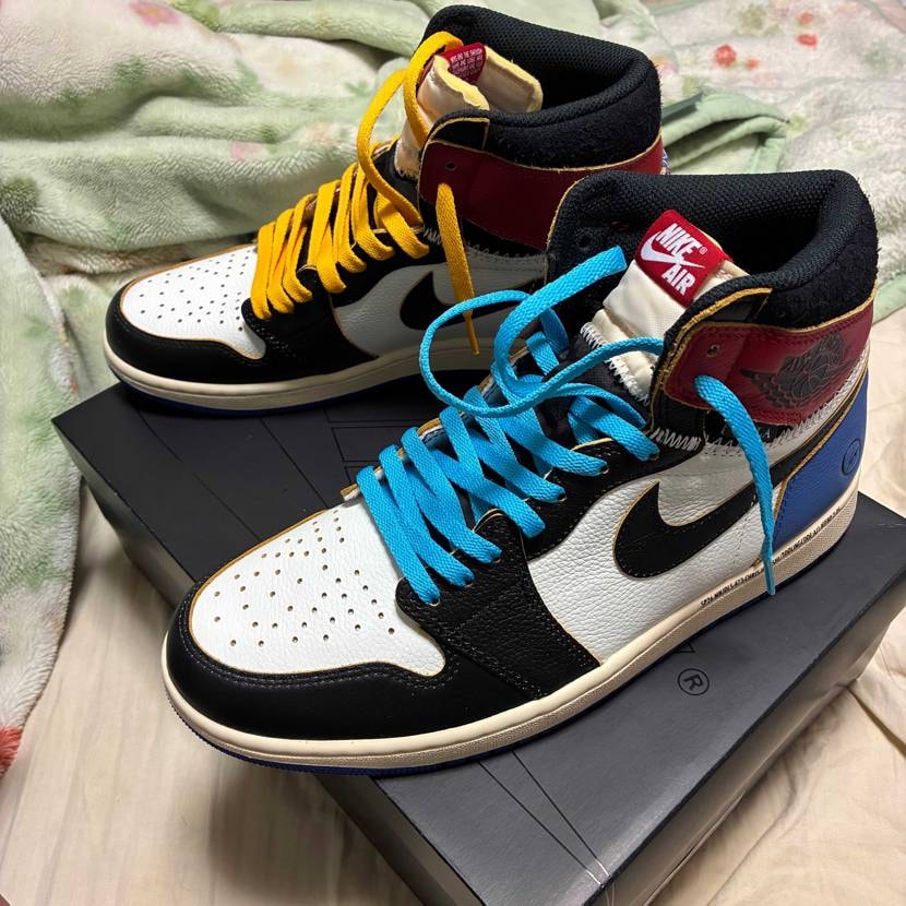 スニダンで購入したユニオンフラグメント。
水色の紐どーなんだろうなーって試しに