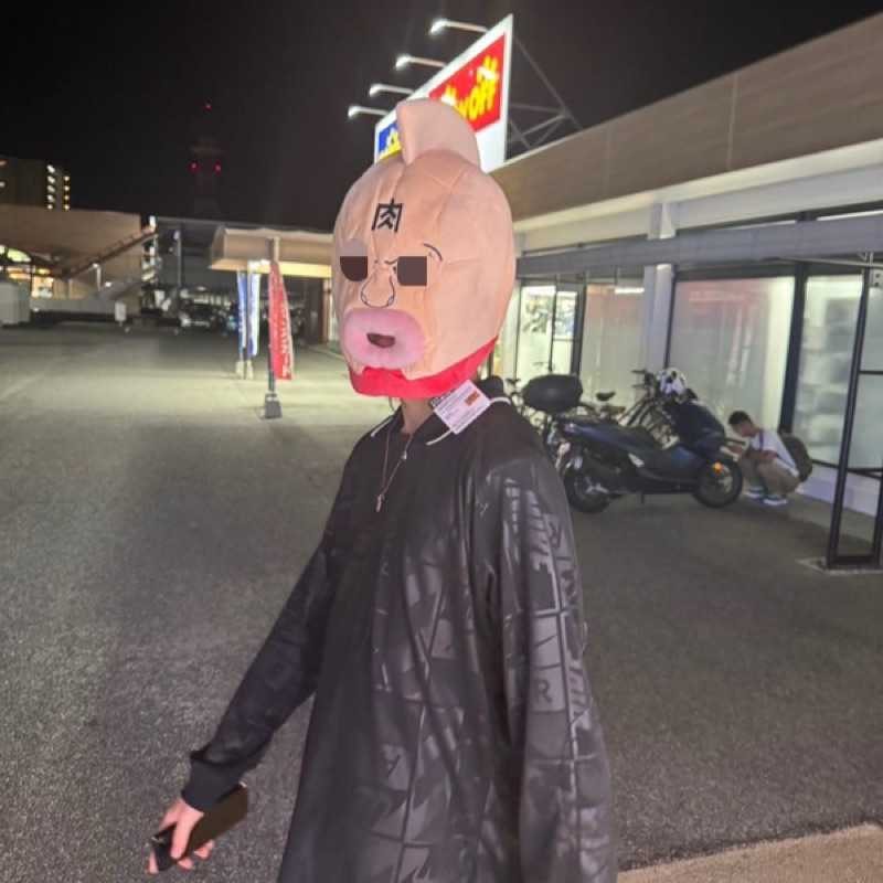 y(出品者)