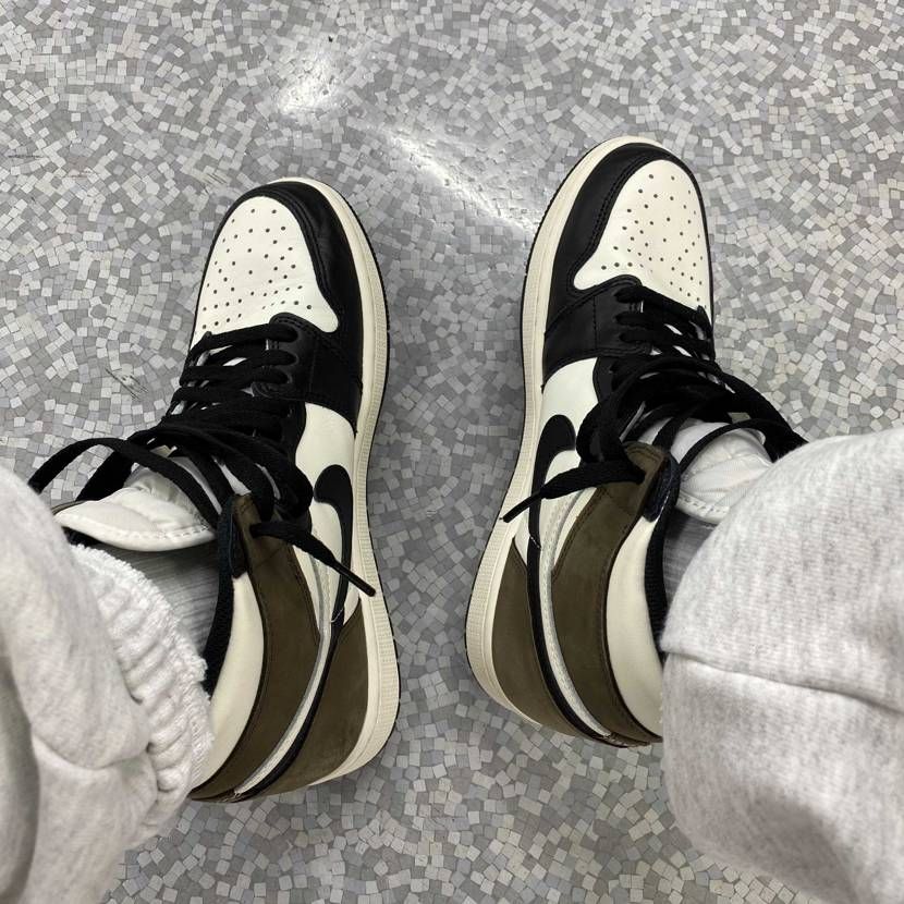 午前中に無事aj1のUNCが買えて今日はモカで外出ました、や