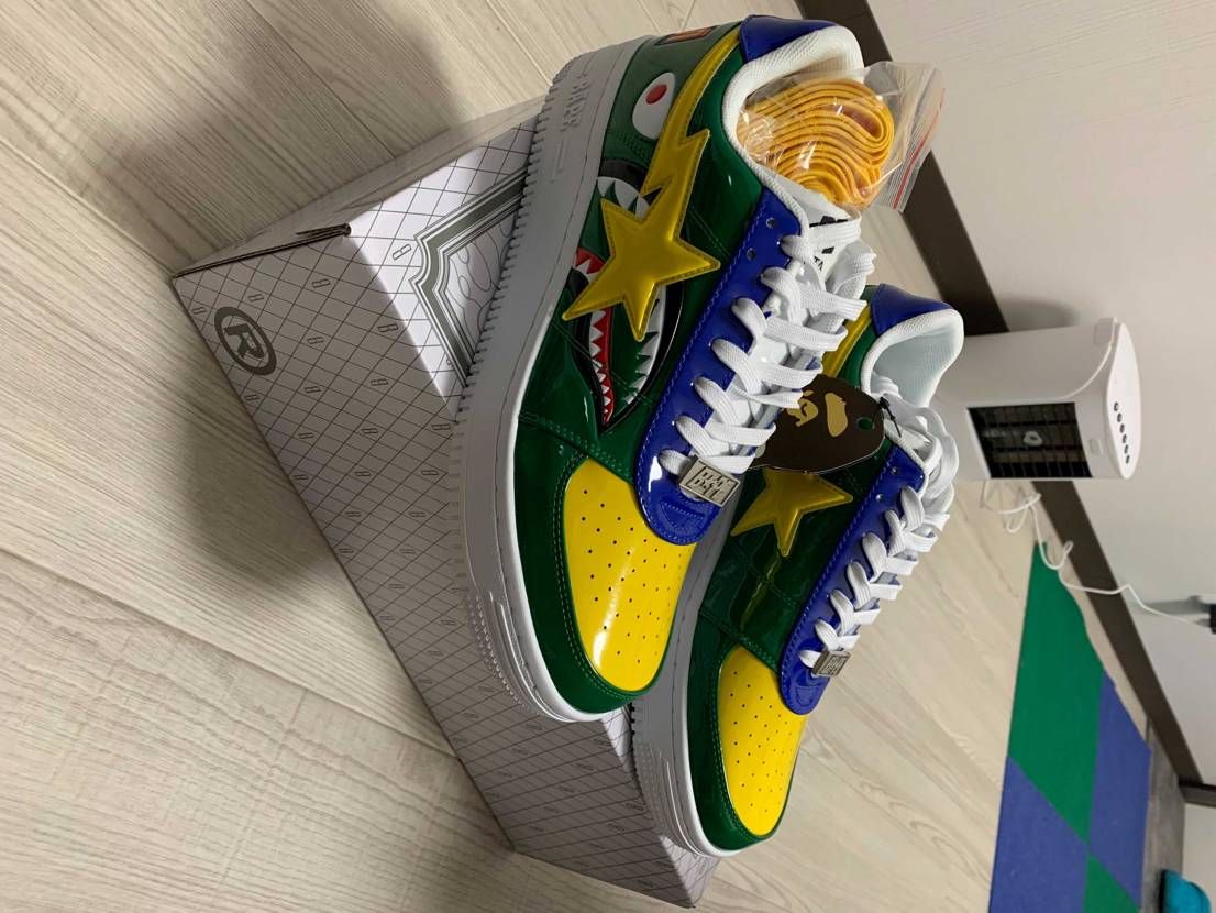 新品の靴は使用しておらず、傷やその他の汚れはありません。フルボックスやアクセサリ