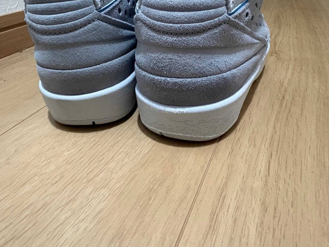 新品のaj2を1日履いたところ右足にだけこのようなミッドソールの塗装剥がれ？を発