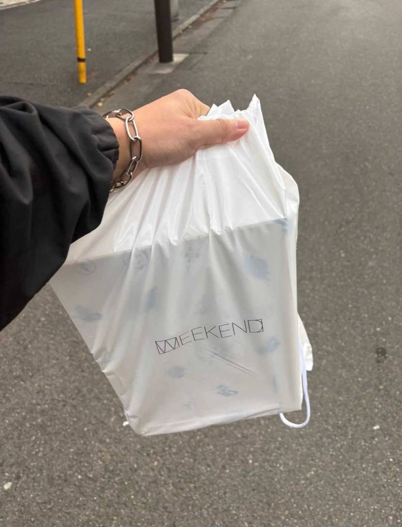 ほら買えたよ
まだまだあったよ
2足目だよ