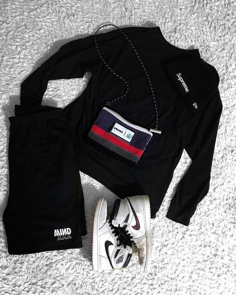 1万円JORDAN1 SB PARIS
かっこつけて写真撮
