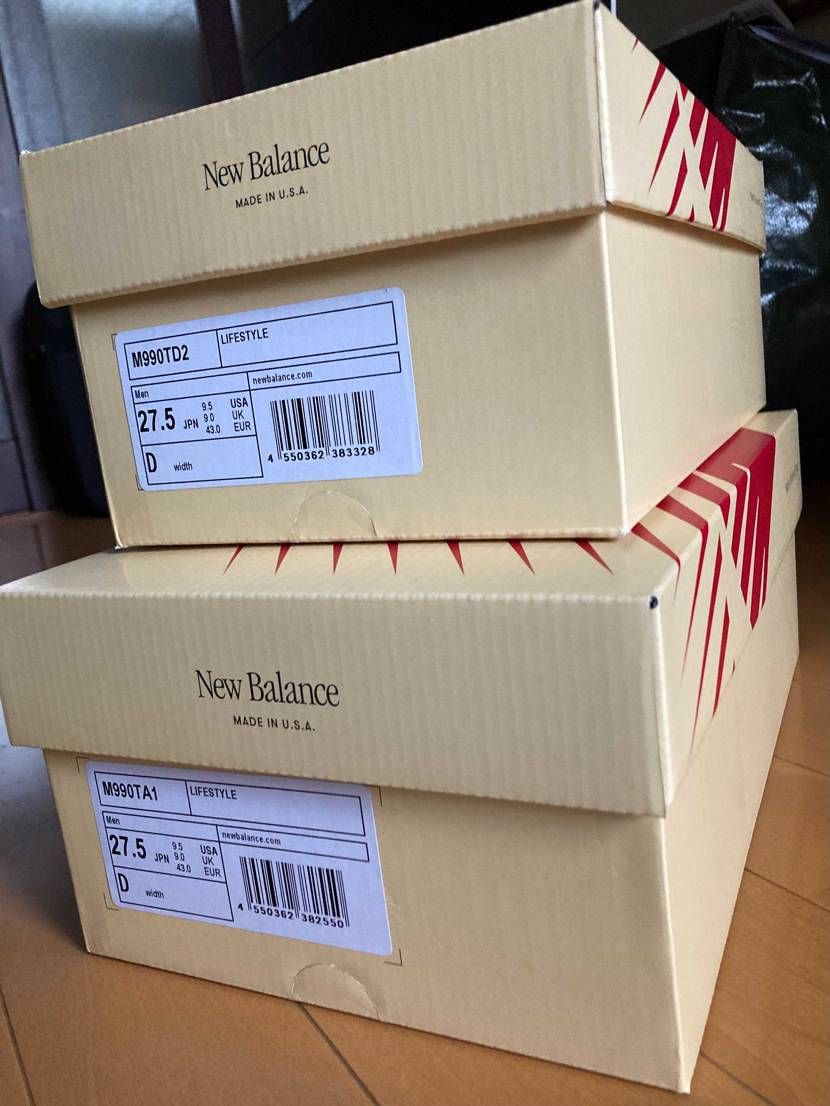 公式に当たった二足が届いた。
長毛のスエードと黄色っぽいミッドソールの質感がい