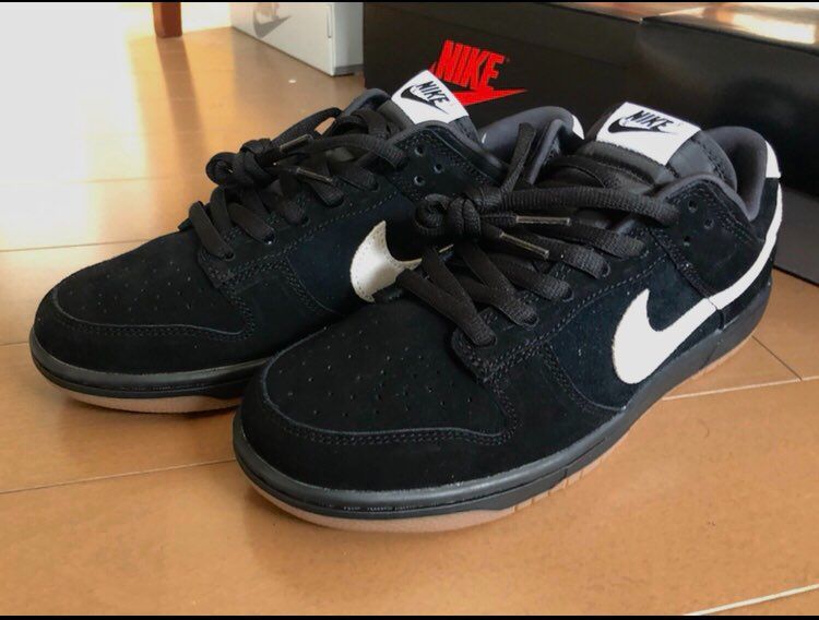 Nike by you 
オールスウェードからのオーバルシューレースに変更し