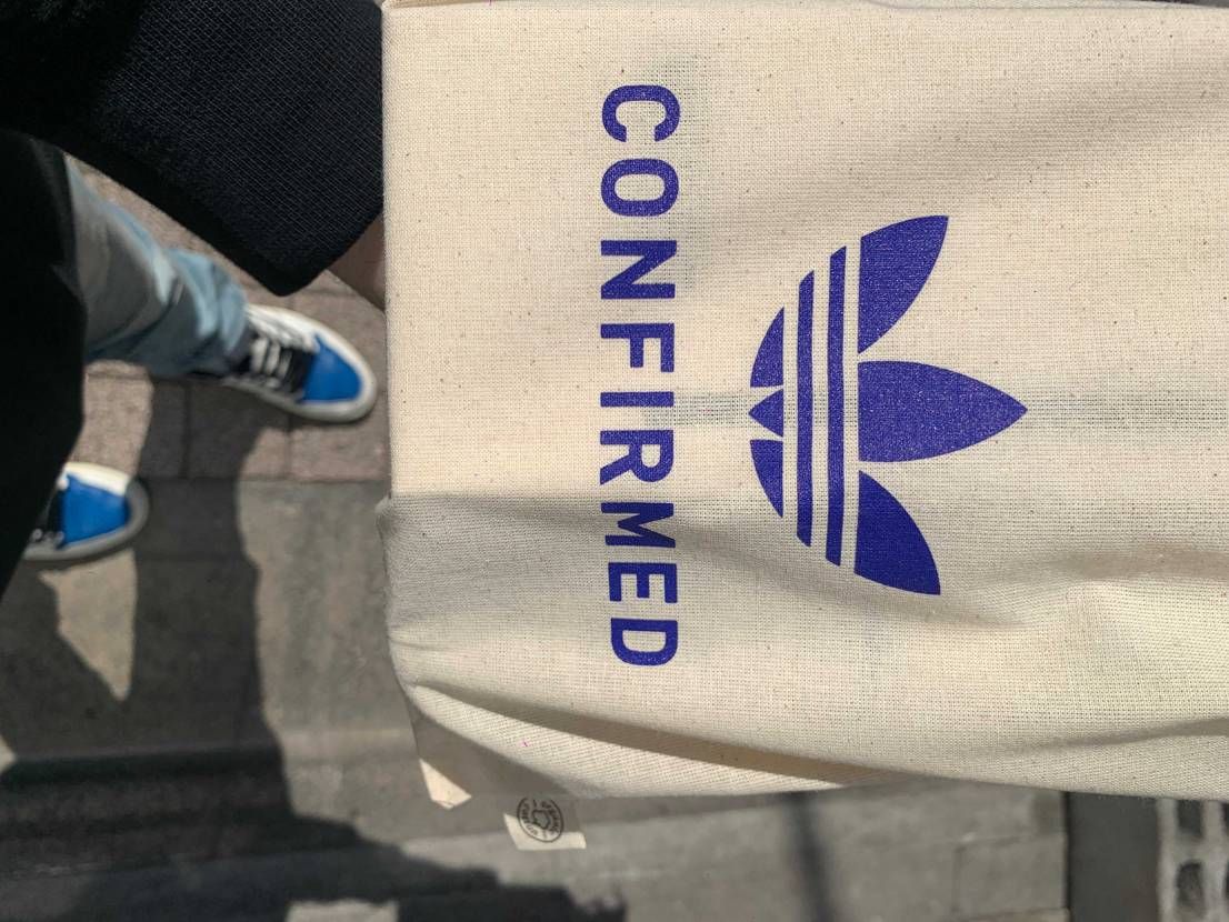 adidasのイベント会場にスニーカーとパーカーNIKEで入る勇気ʬʬʬʬʬʬʬ