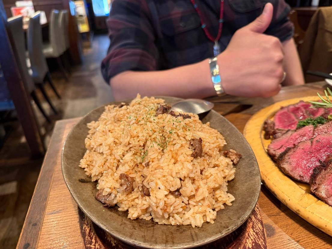 皆さん、こんばんみ♪🌃
今日はソムリエパイセンと定例肉会♪