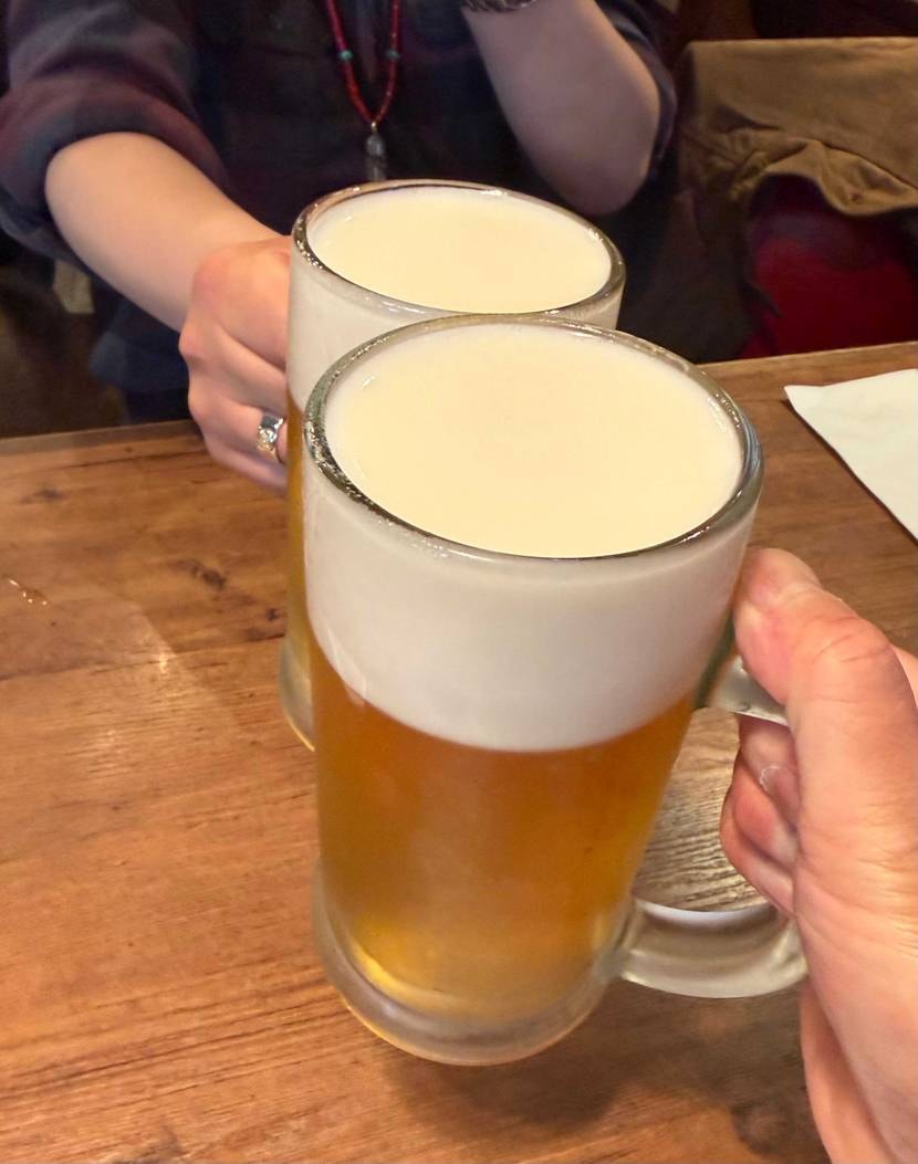 皆さん、こんばんみ♪🌃
今日はソムリエパイセンと定例肉会♪