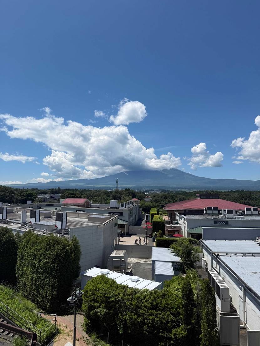 皆さんこんばんみ♪♨️
暑い＆ゲリラ雷雨の日が続いてますが