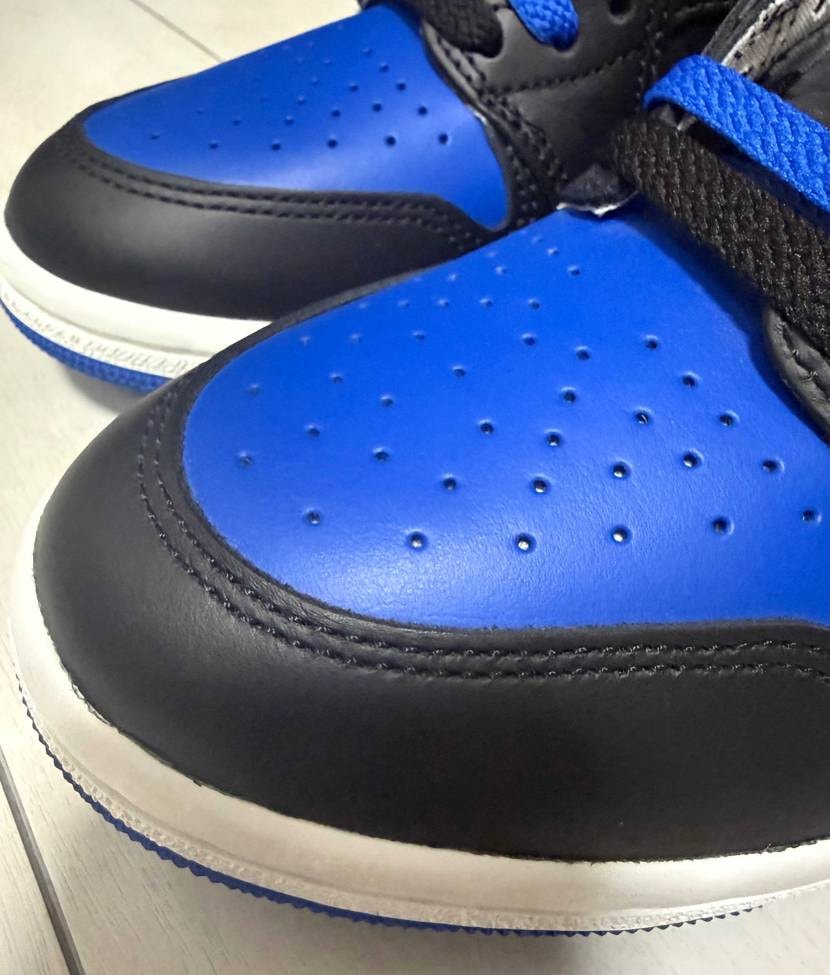 皆さんこんばんみ♪🌃
本日無事ロイヤルが届きました♪♪🟦👟

でもエラー品