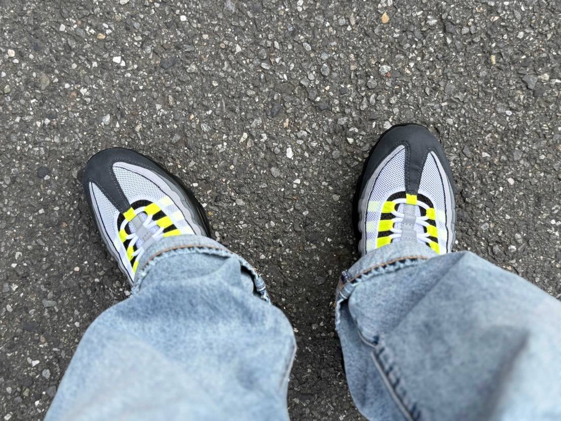 皆さん、こんばんみ♪🌃
やっぱりイエグラを履いてしまう…👟