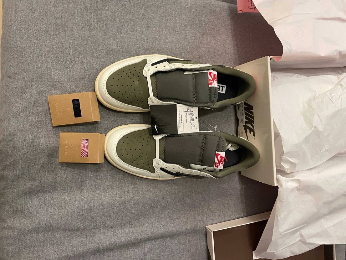 初出品です。スニーカーズで購入して試し履きもしてません。最安