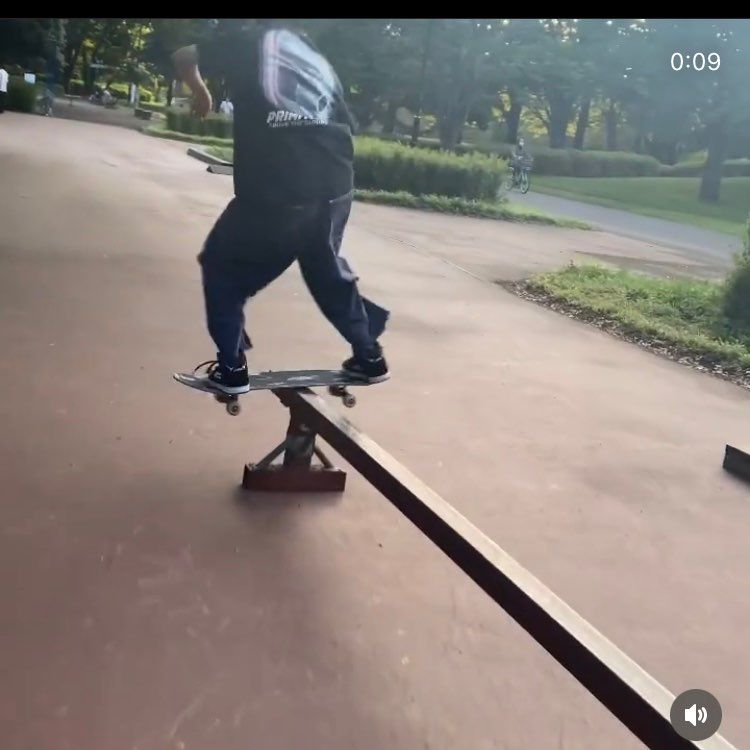 スニーカーサイトで失礼します…

スケーターの方に質問さ