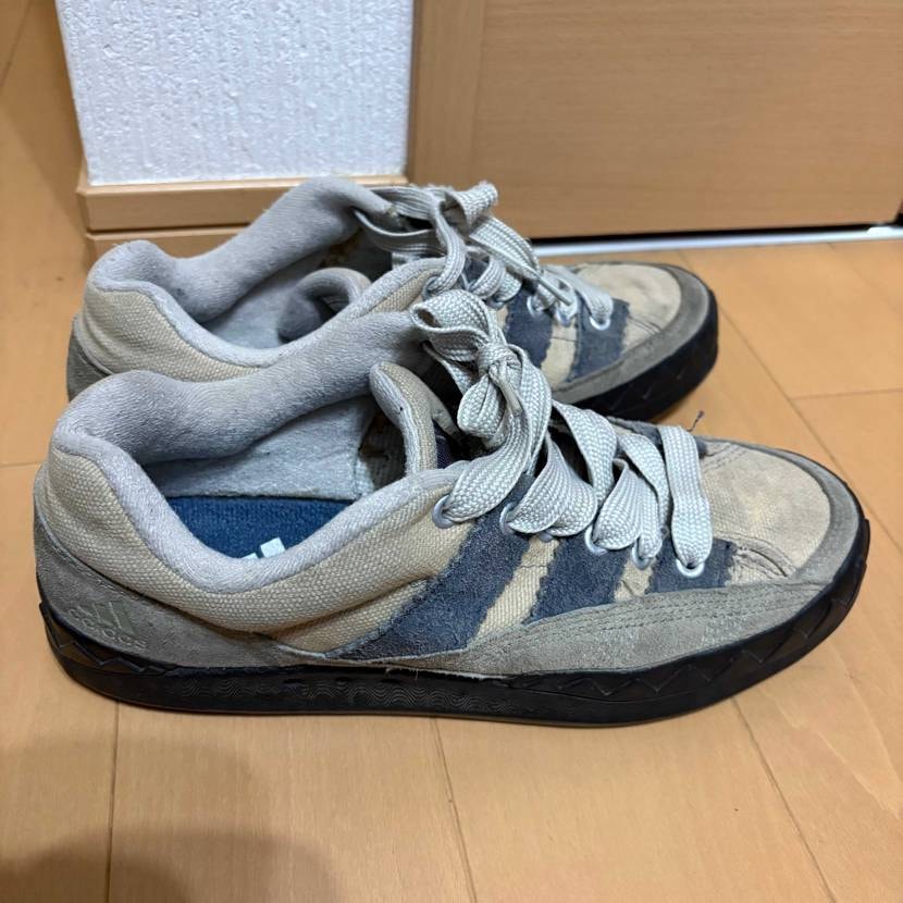 スニーカーに詳しい方に質問です！！！
こちらのスニーカーのモデル名がわかる方い
