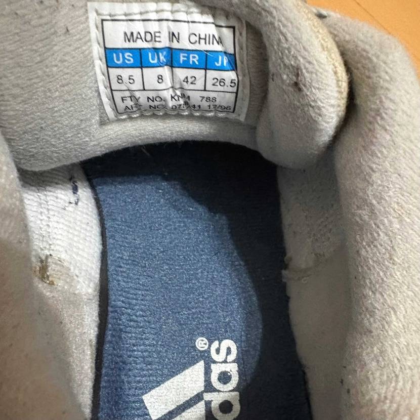 スニーカーに詳しい方に質問です！！！
こちらのスニーカーの