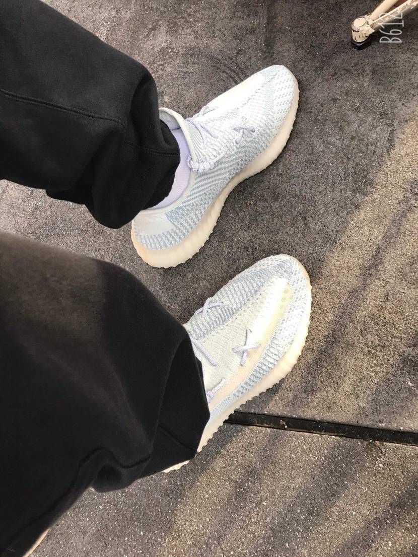 今日は友達と夢の国🐭🐭🐭
歩き心地がいいyeezyにしました👌
朝から居ます