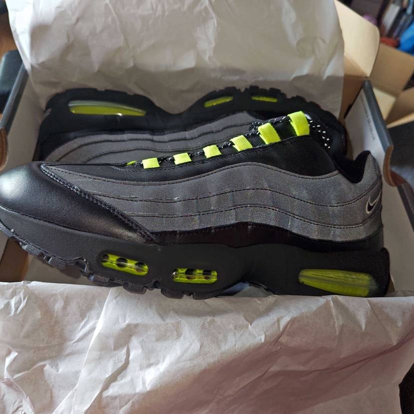 95原宿届きましたけど、懸念してた点がひとつ
個人的に95はサイドの凸凹がくっ