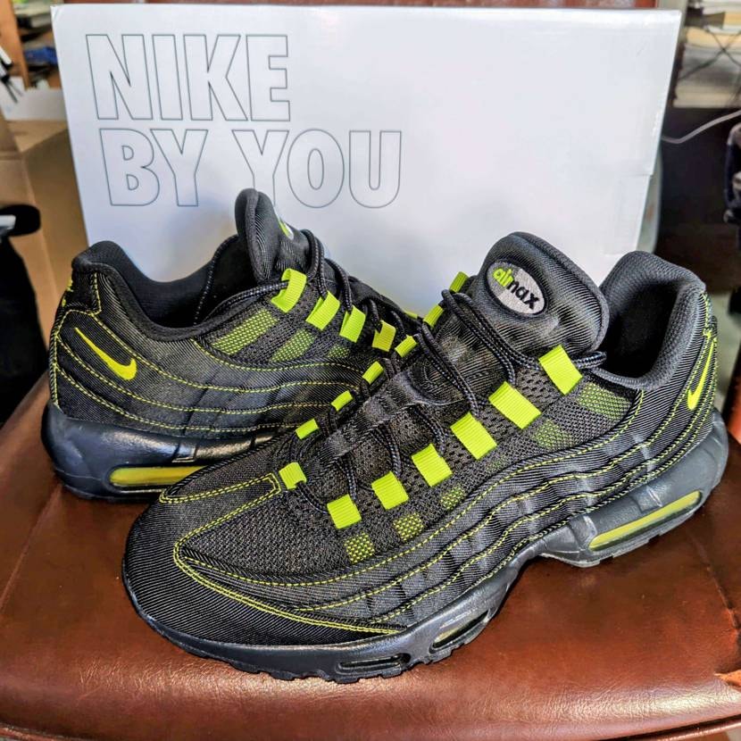 HRJK発売の少し前にオーダーしたBYYOUが到着
カラーステッチをアクセント