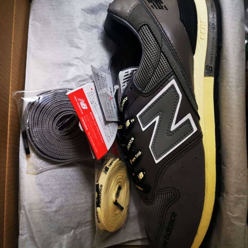 このNew Balance　CM996NHB出品したいのですがページありますかね