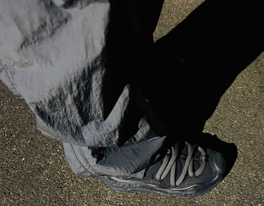 裸足🦶で履くとインソールのブツブツが実に気持ち良い。履き心地は流石HOKAって